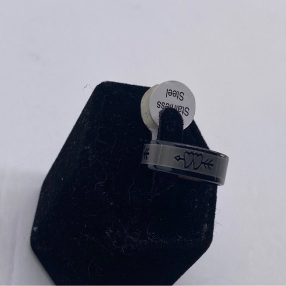 Stainless Steel Unisex Ring Double Heart Arrow Black Gray Size 8 - Picture 7 of 8